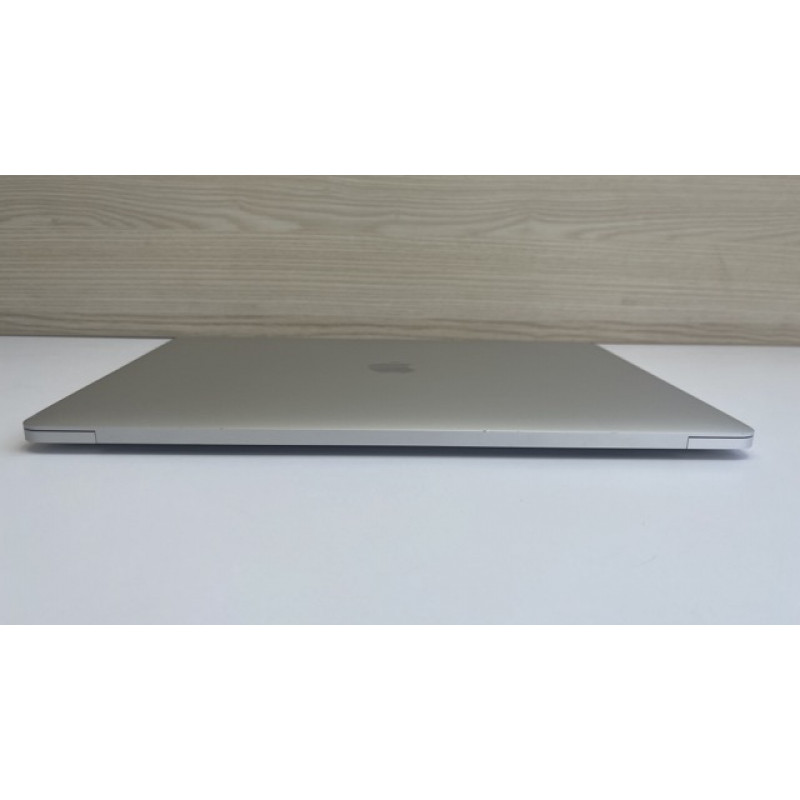 MacBook Pro 15 2019 Silver I7 2.6ghz 32/512